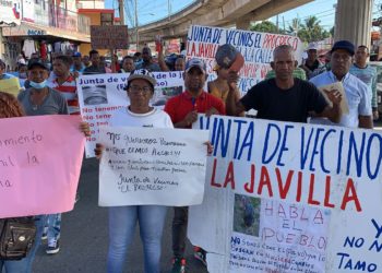 Marchan por arreglos de calles, aceras y contenes en la Javilla de Santo Domingo Norte