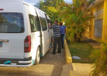 Alcaldía de Bayaguana inicia con el transporte escolar para niños especiales