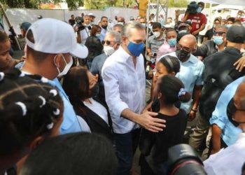 Presidente Abinader inicia construcción de Multiuso y 11 destacamentos policiales en SDE