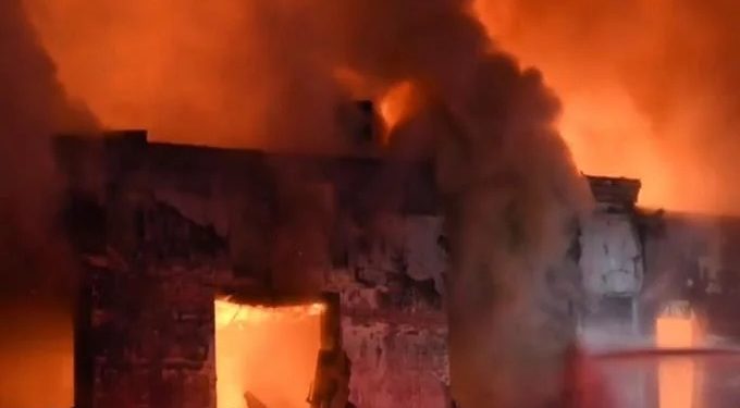 Choque camión de gasolina provoca incendio en Nueva York