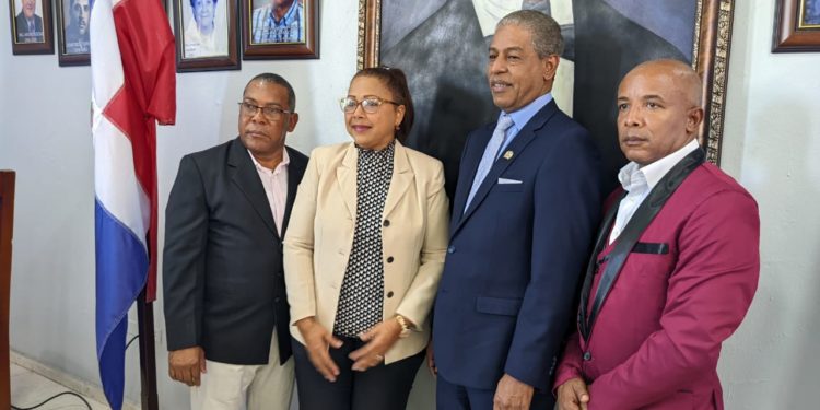 Director de Medios del Gobierno destaca esfuerzo oficial para evitar alzas mayores en combustibles