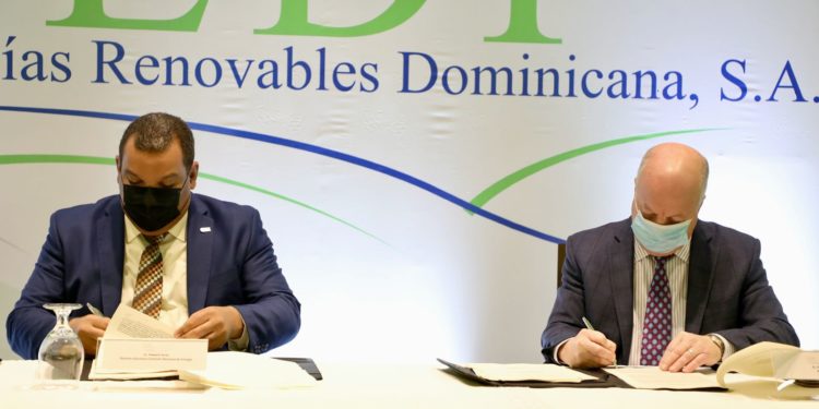 CNE y empresa EDP firman contrato para concesión definitiva de Baní Solar