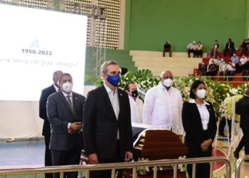 Abinader asiste a velatorio de diputado PRM por Valverde López Chávez