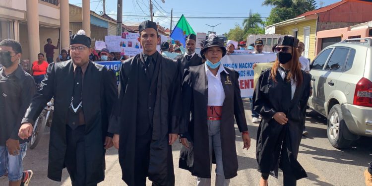 Diversas organizaciones marcharon hoy por supuesta corrupción en la Fiscalía de Monte Plata