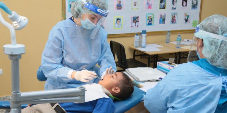 INABIE beneficia a 2,832 estudiantes con atención gratuita de salud visual, auditiva y bucal desde enero a la fecha