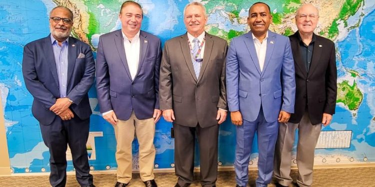 Autoridades aeronáuticas y aeroportuarias dominicanas buscan fortalecer cooperación con FAA en Miami