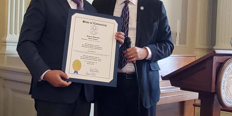 Cámara de representantes de Connecticut, reconoce al Alcalde de Bayaguana, Manuel Pantalio