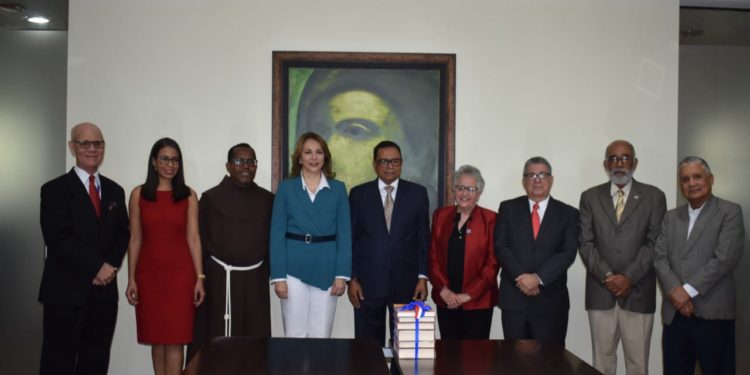 Ministra de Cultura asegura nuevas autoridades exhiben una Biblioteca Nacional recuperada y con diversidad de actividades