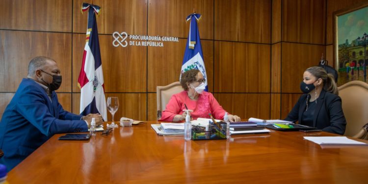 Autoridades penitenciarias desmantelan centro de retransmisión de señal de internet operado dentro de La Victoria