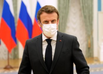 Macron se reunirá hoy con el presidente de Ucrania tras el maratónico encuentro con Putin