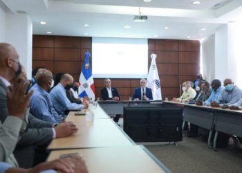 Gobierno aumenta salario a trabajadores del sector azucarero