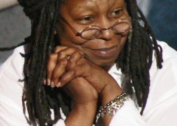Suspenden a Whoopi Goldberg de su programa tras afirmar que el Holocausto «no se trata de raza»