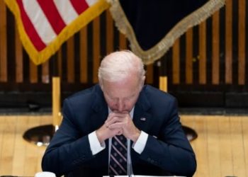 Biden presenta iniciativas para atajar la violencia armada en EEUU