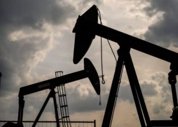 El precio del petróleo Brent alcanza los 100 dólares