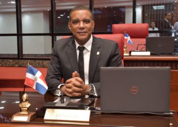 Senador Gómez agradece a Abinader exhibir zonas francas como principal columna económica de RD