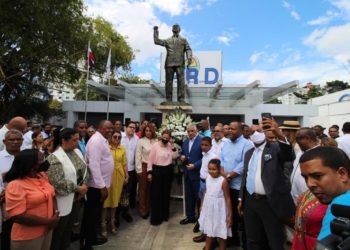 PRD conmemora natalicio de Peña Gómez resaltando su liderazgo a favor de los más necesitados