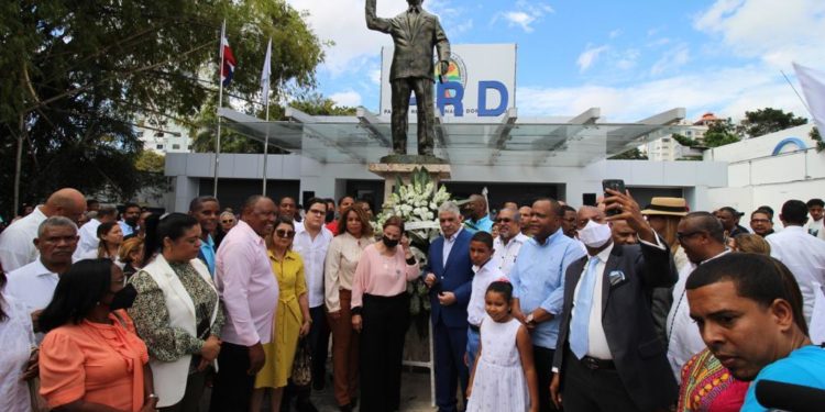 PRD conmemora natalicio de Peña Gómez resaltando su liderazgo a favor de los más necesitados
