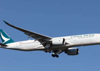 Una aerolínea hongkonesa desvía un vuelo por la crisis ucraniana (y será el viaje aéreo comercial más largo del mundo)