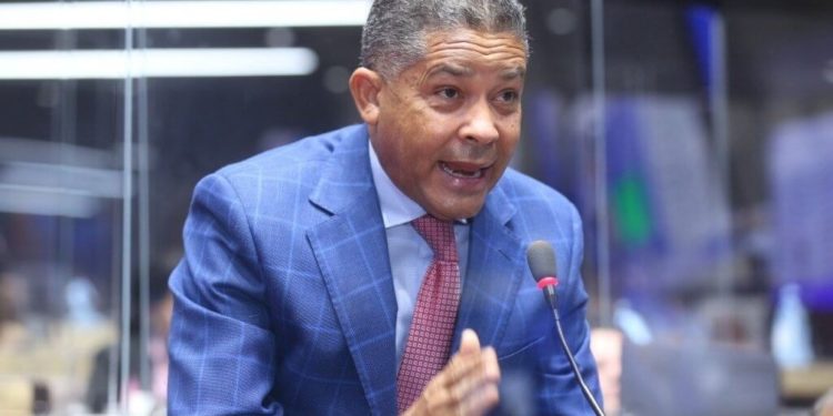 Eugenio Cedeño: “En todas las sociedades los príncipes tienen privilegios y los diputados somos príncipes”