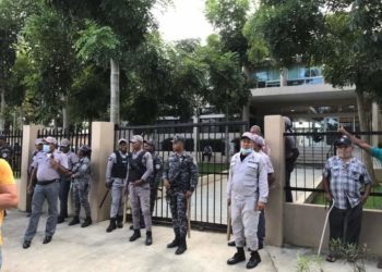 Garantía económica y presentación a tres acusados de presuntamente invadir terrenos en Cotuí