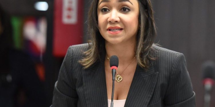 Faride Raful: “ni los legisladores somos príncipes, ni los presidentes son reyes”