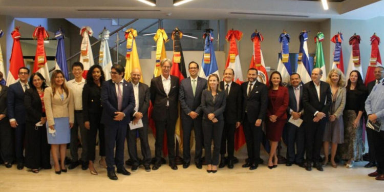 La DGAPP presenta el Máster Plan de Pedernales y portafolio de proyectos APP a embajadores acreditados en el país