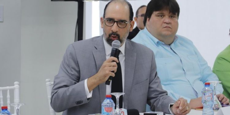 Fuerza del Pueblo se retira de la mesa de discusión de la reforma constitucional del CES, por considerar la reforma inoportuna e innecesaria