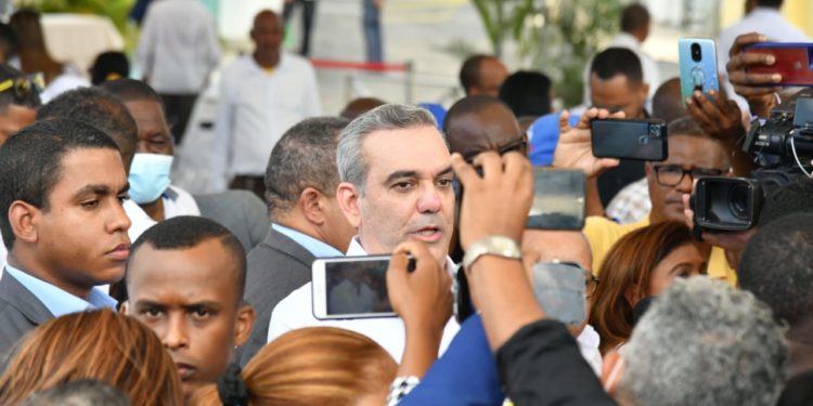 Presidente Abinader llama a la oposición política enriquecer la democracia y fortalecer la institucionalidad