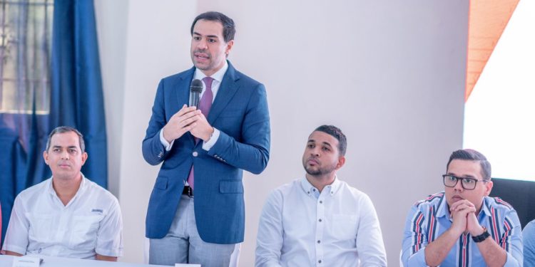Alcalde de Haina y viceministro de la juventud suman esfuerzos en favor de emprendedores