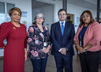 NEWTECH E INFOTEP graduan jóvenes en carrera de Centros de Contacto