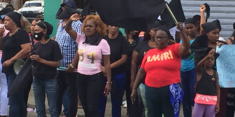 Mujeres de Capotillo: «Basta ya, los precios por el cielo y el sueldo por el suelo»