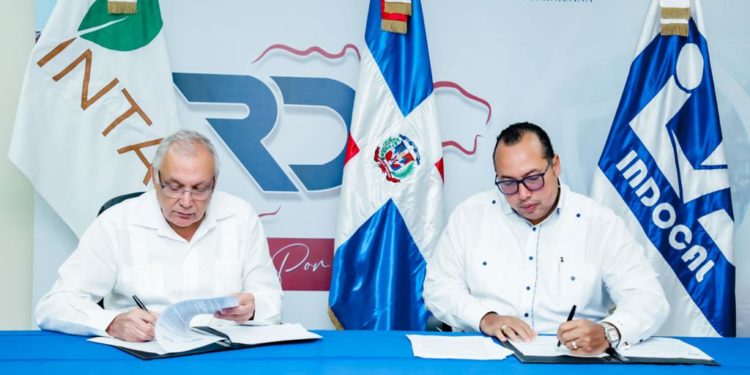 INDOCAL e INTABACO firman convenio que establece el marco para el registro de la indicación geográfica Cigarro Dominicano.