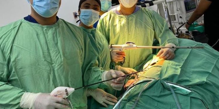 Moscoso Puello realiza primera cirugía laparoscópica de riñón