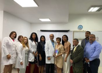 Hospital Provincial Ricardo Limardo realizó un reconocimiento póstumo al doctor Rafael Suncar fundador de la Unidad de Hemodiálisis.