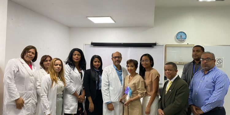 Hospital Provincial Ricardo Limardo realizó un reconocimiento póstumo al doctor Rafael Suncar fundador de la Unidad de Hemodiálisis.