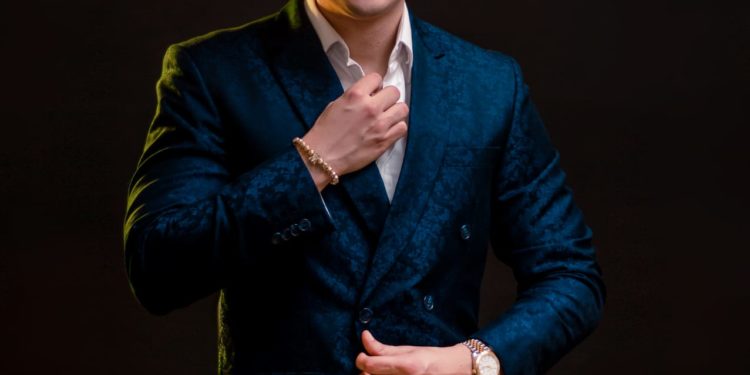 Milton Herrera el Doctor que perfila los rostros de los famosos