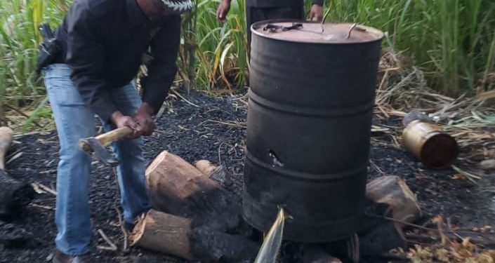 CECCOM desmantela fábrica de alcohol no apto para consumo humano
