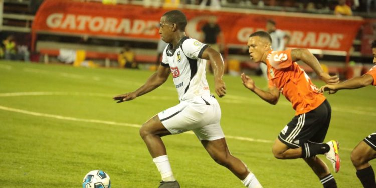 Gustavo Ascona marcó de cabeza el gol del empate en el Clásico Joven LDF