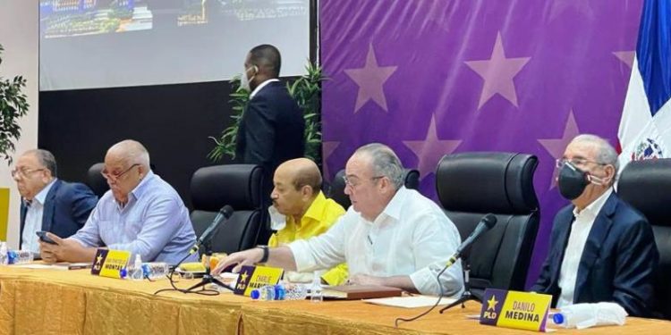 C.P. del PLD conoce del Reglamento para la Consulta sobre los aspirantes presidenciales. Juramenta a Maribel Acosta integrante del organismo