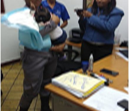 Rescatan bebé abandonada en avenida Tamboril de barrio Santiago Oeste