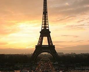 La Torre Eiffel gana seis metros de altura gracias a una nueva antena