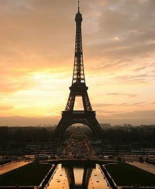 La Torre Eiffel gana seis metros de altura gracias a una nueva antena