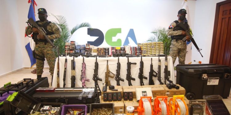 Aduanas detiene contrabando millonario de armas de guerra, municiones y artefactos explosivos