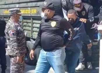 Juez libera a los policías acusados de dar «tumbe de droga» en Barahona