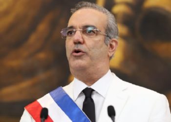 Abinader destituye a 13 funcionarios diplomáticos y consulares