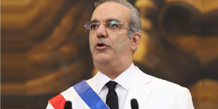 Abinader destituye a 13 funcionarios diplomáticos y consulares