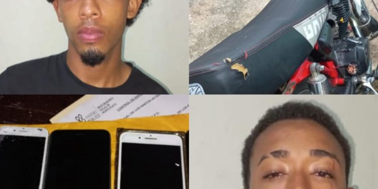 PN apresa dos hombres con cinco celulares robado en Yamasá, Monte Plata