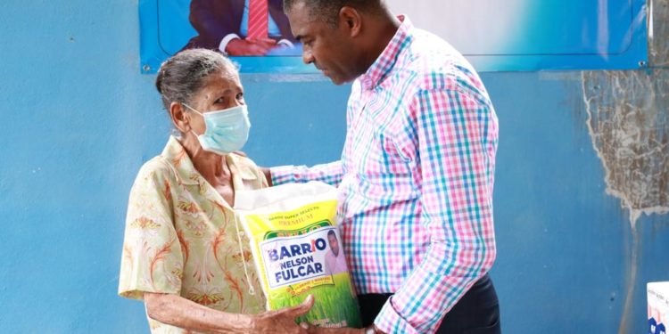 Cientos de personas son evaluadas en Operativo Médico Social, realizado por Nelson Fulcar