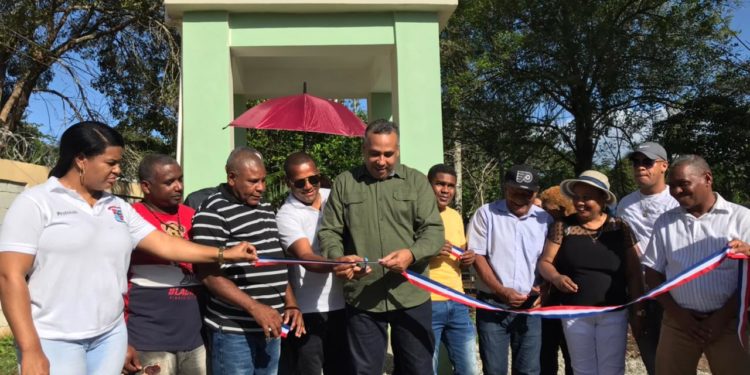 Alcaldía de Bayaguana inaugura mini acueducto en Anton Sánchez