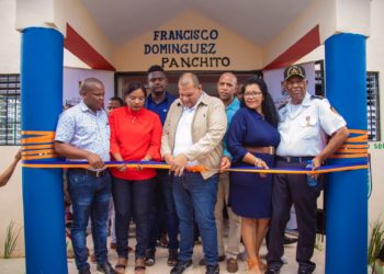 Alcalde Carlos Guzmán reinaugura centro comunal para realizar talleres, cursos técnicos y otras actividades